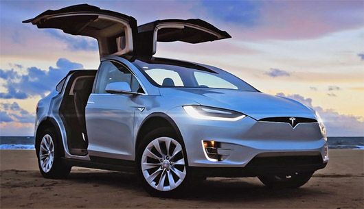 Tesla для митника: родина одеського фіскала за два роки купила три люксових електрокари