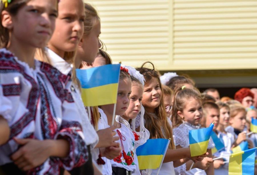 У Черкасах 42 школярі отруїлися на лінійці до Дня пам’яті: діти масово втрачали свідомість