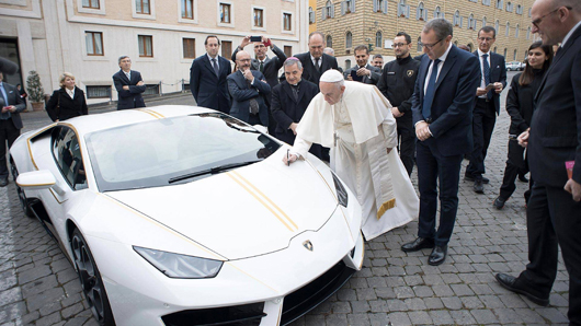 Папа Римський продав свій «Ламборджині» за 715 тисяч євро