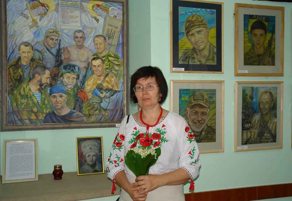 97 героїв: у Києві відкрилась виставка художниці Марини Соченко «Ніхто крім нас»