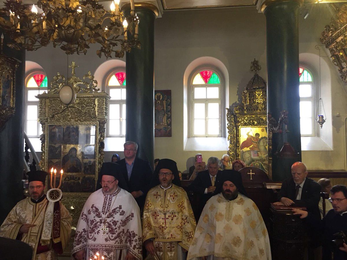 На острові Халкі в Греції вперше провели богослужіння українською (відео)