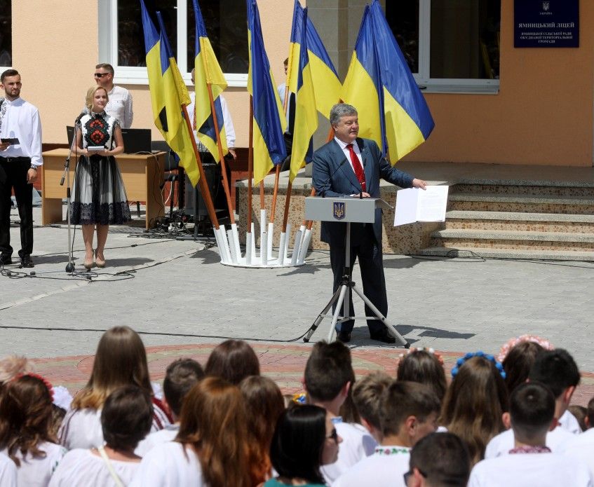Петро Порошенко вирішив захищати українську мову найближчі 10 років