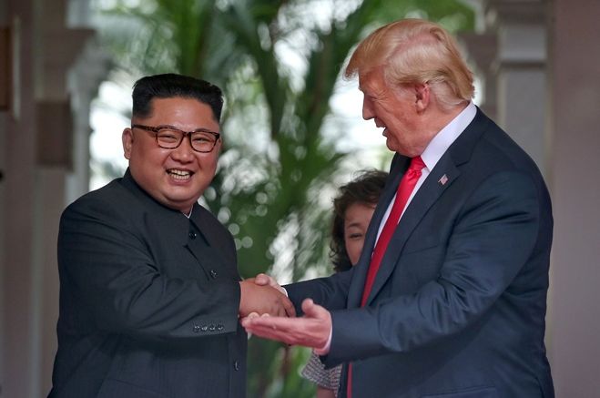"Зробіть нас гарними і стрункими": пікантні подробиці зустрічі Трампа й Кім Чен Ина
