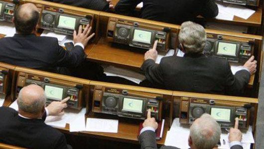 У Раді пропонують запровадити кримінальну відповідальність депутатів за кнопкодавство