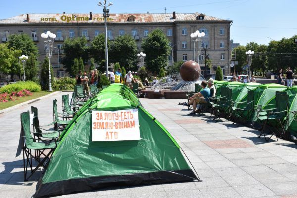 У Черкасах ветерани АТО змушені жити в наметах через земельний конфлікт