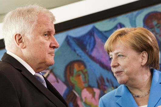 Глава МВС Німеччини Хорст Зеєхофер подає у відставку через конфлікт між партіями ХСС та ХДС