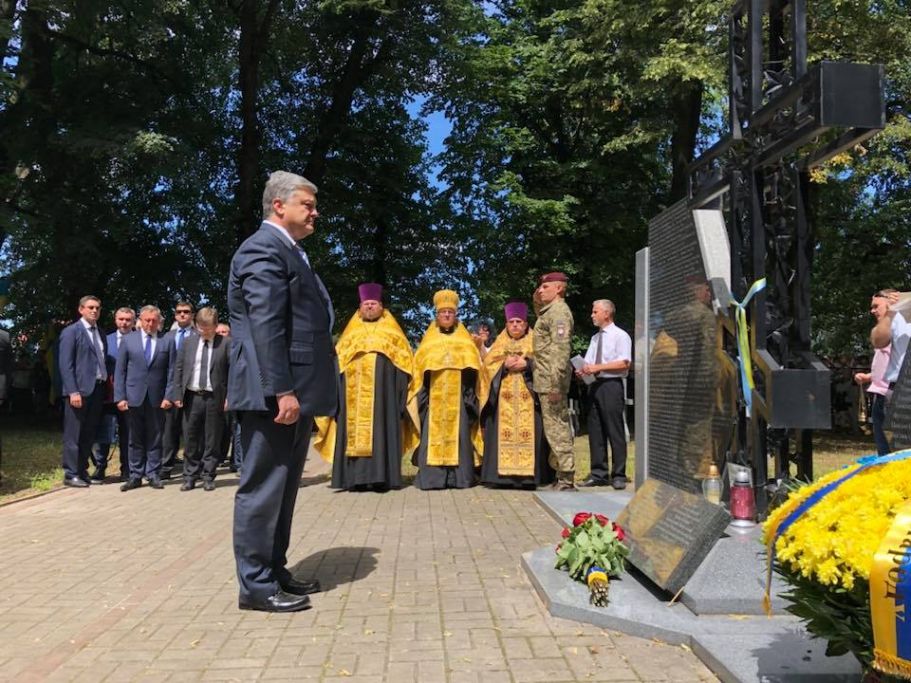 Українські дипломати відповіли на звинувачення воєводи Пшемислава Чарнка щодо «провокації» від Порошенка