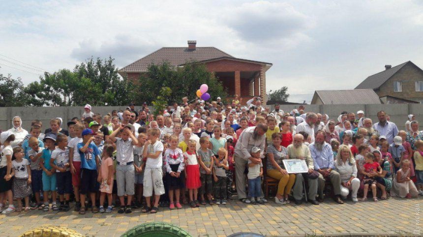 Родина із Одещини стала найбільшою в Україні: 346 дорослих та дітей