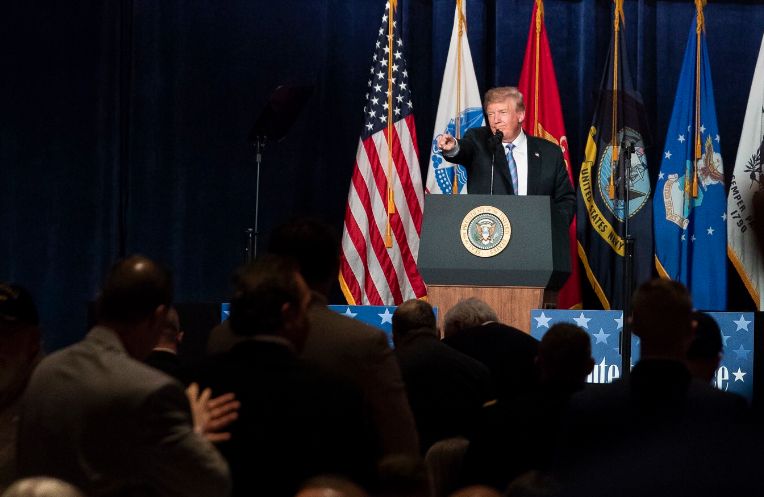 У поганих відносинах з Москвою Дональд Трамп звинуватив дурість американців