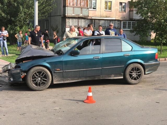 У Черкасах п'яний водій BMW насмерть збив матір з 4-річним сином (фото, відео)