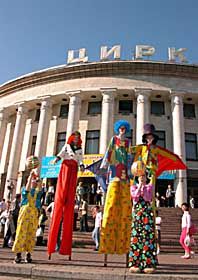 Українська арена: собаче й людське