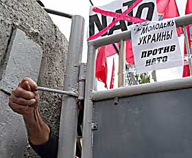 Через НАТО — до дружби з Росією?