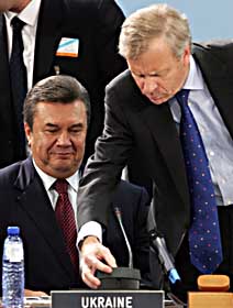 «Дони» і НАТО. Гра в бісер