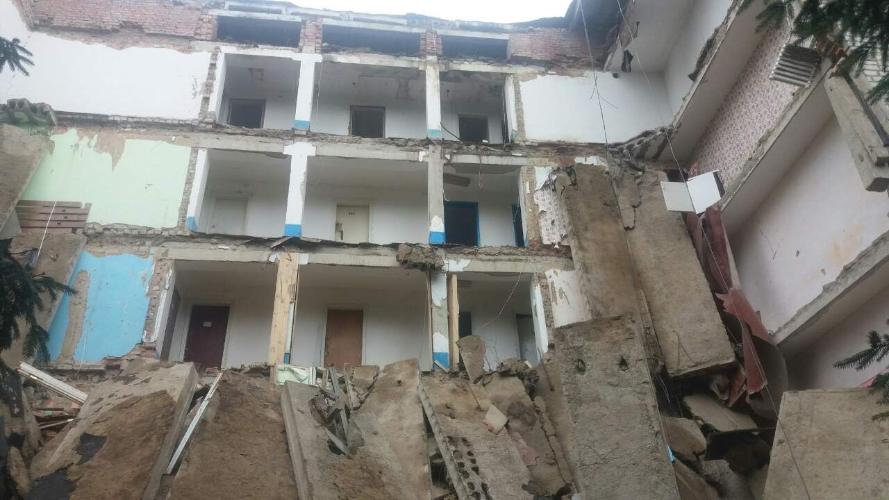 На Житомирщині обвалився гутожиток аграрного технікуму (фото)