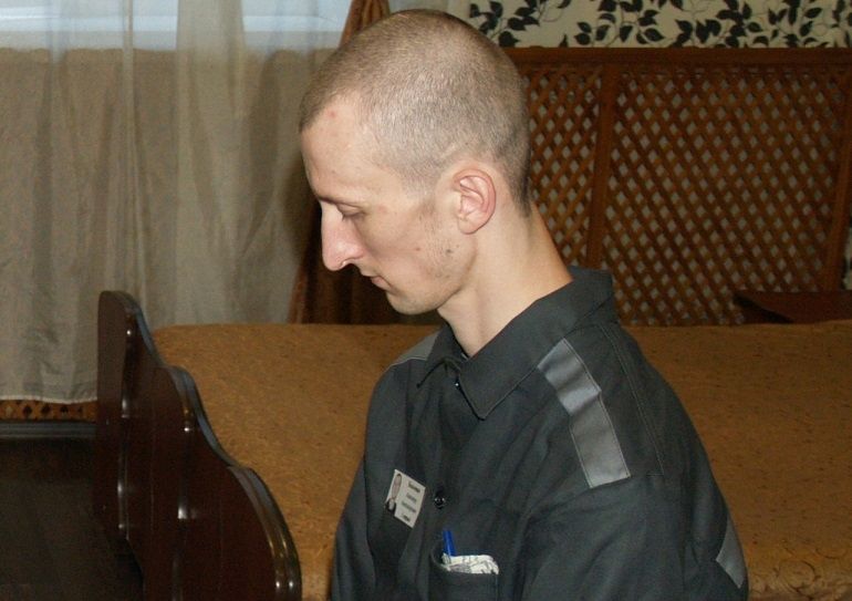 Олександр Кольченко зустрівся з мамою в тюремному готелі (фото, відео)