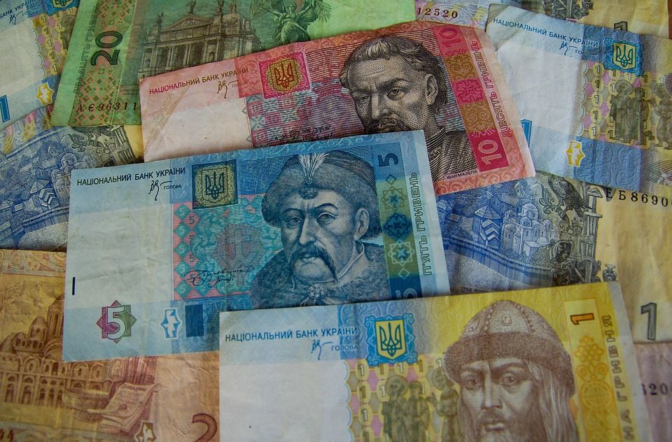 Нацбанк перерахуванням дивідендів виправдався за падіння курсу гривні