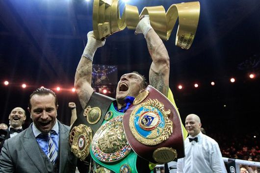 Олександр Усик планує поборотися за чемпіонські пояси «супертяжів»