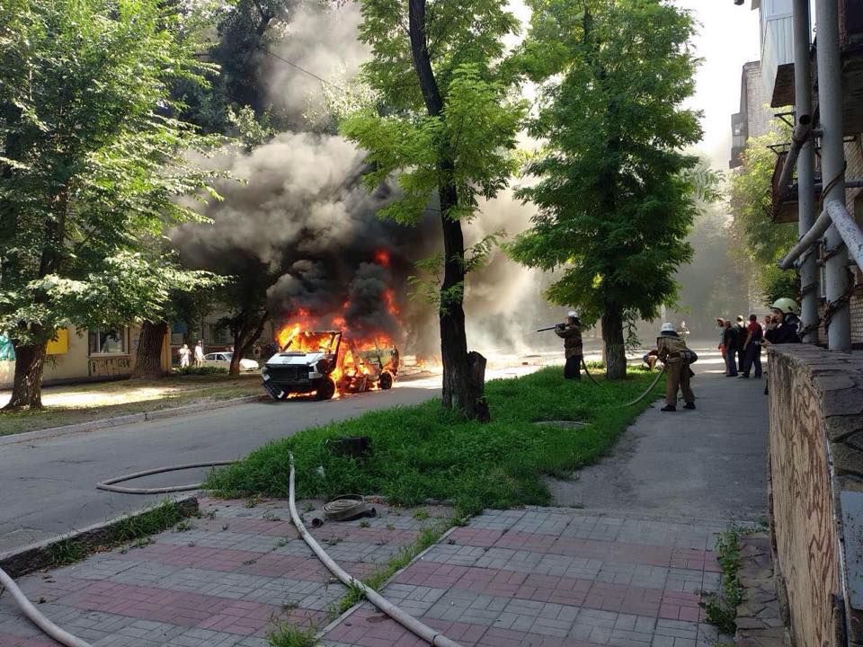 У Кам’янському підірвали автівку місцевого депутата і волонтера Віталія Чернявського