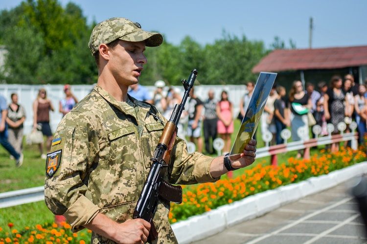 У Черкасах 96 випускників університету прийняли присягу на вірність Україні (відео)