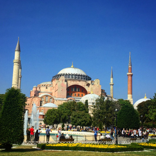 Грандіозні мечеті, священні коти і справжній султан: чим полонить Стамбул