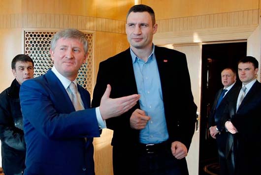 Пішов струм по кишенях: як енергетику Києва забрали у Ахметова, щоб Ахметову й віддати
