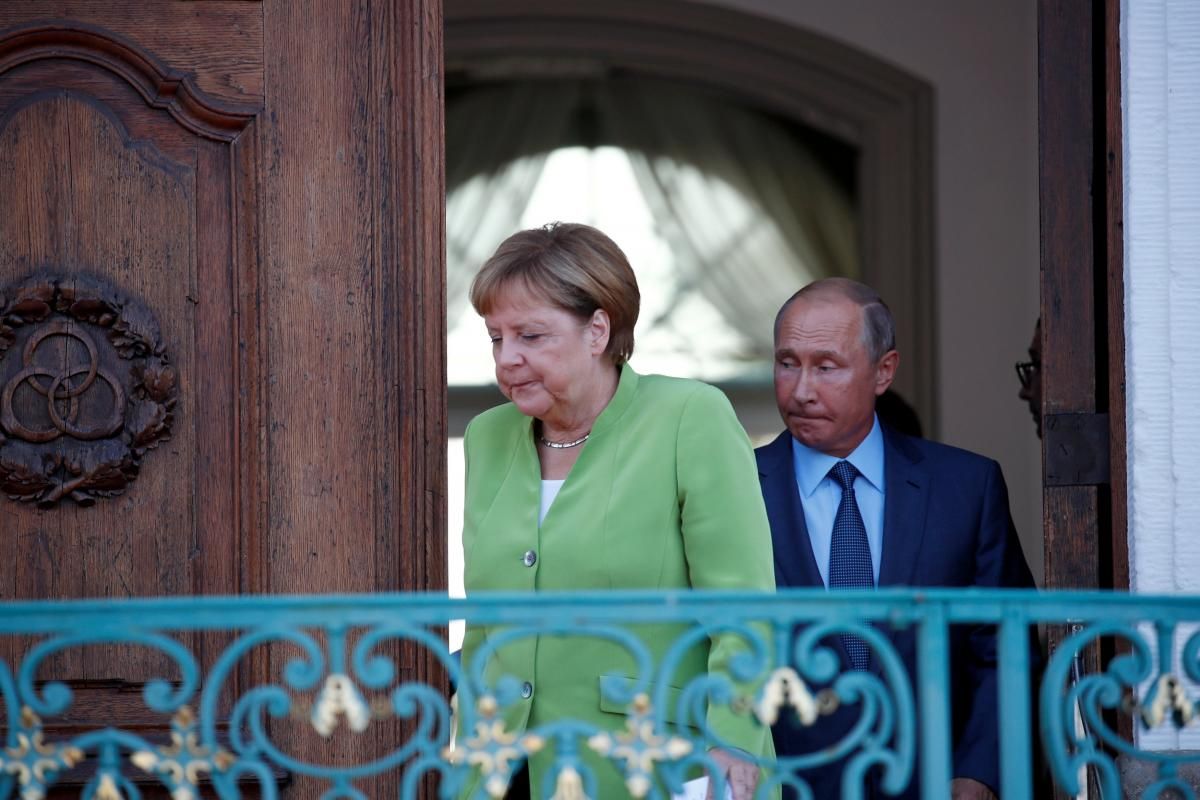 Меркель повідомила Путіну план введення миротворців на Донбас