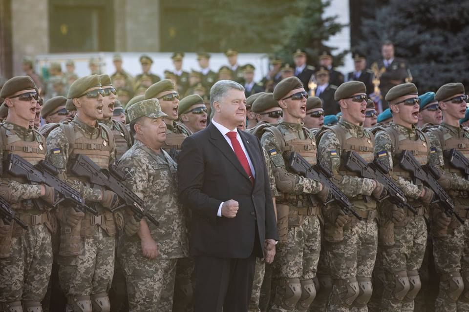 Президент Порошенко вибачився за обіцянку завершити АТО за години