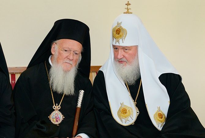 Вселенський патріарх проінформував очільника РПЦ Кіріла про надання Томосу Україні