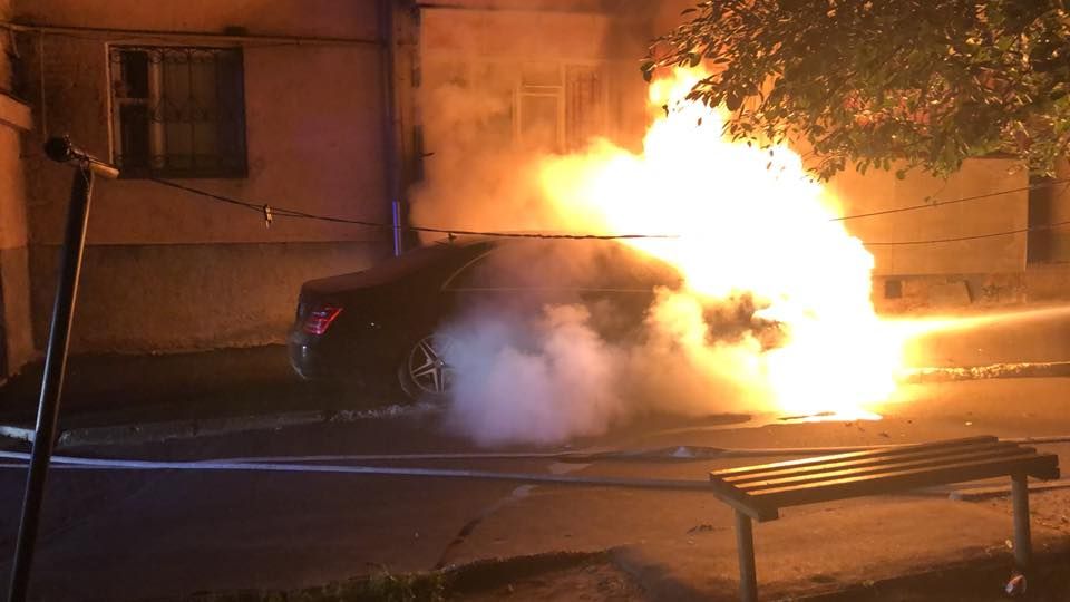 У Рівному спалили автомобіль депутата Святослава Стельмащука (фото, відео)