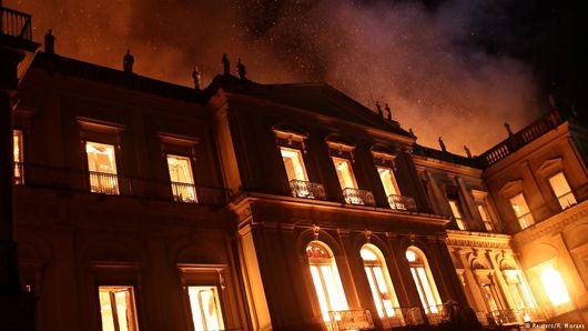 Масштабна пожежа знищила Національний музей Бразилії: втрачено 200 років історії