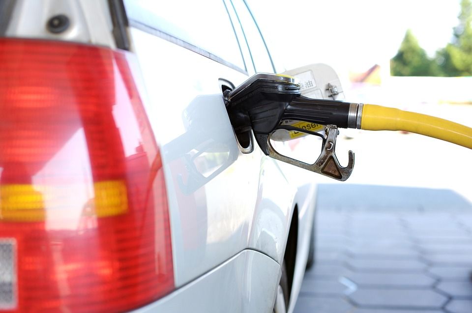 Бензин і пальне в Україні підскочили в ціні на 50 копійок за літр