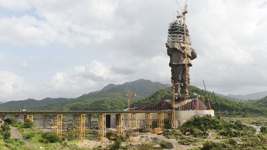 Велична Соборність: в Індії добудовують найвищу статую у світі