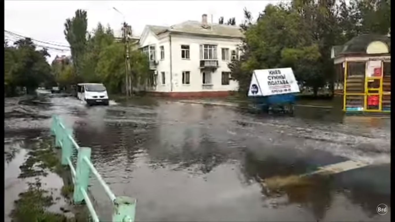 Бердянськ затопило зливою: двори, вулиці, транспорт «попливли» (фото, відео)