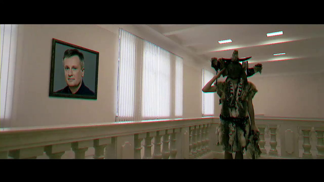 СБУ потролила екс-керівника відеозаписом із шаманом на службі у відомстві (відео)