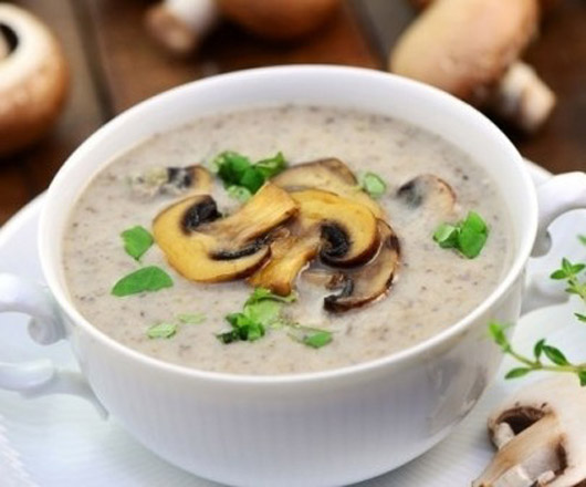 Скромний шик осіннього столу: рецепти супів із грибами, горохом і сочевицею