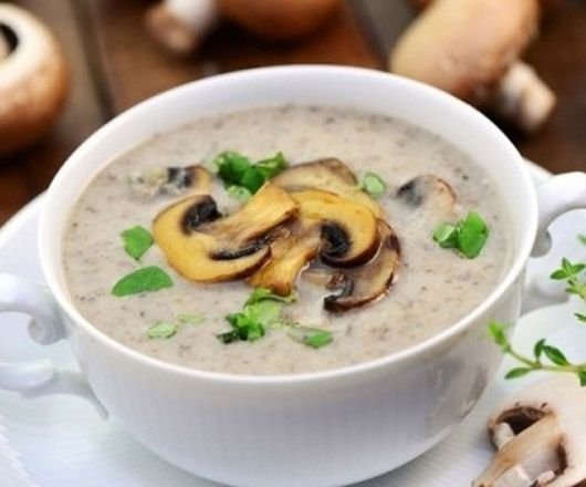 Скромний шик осіннього столу: рецепти супів із грибами, горохом і сочевицею