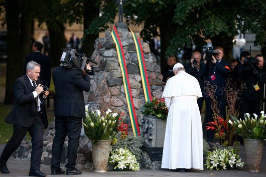 Папа Римський у Литві вшанував пам’ять жертв нацистського  і радянського режимів