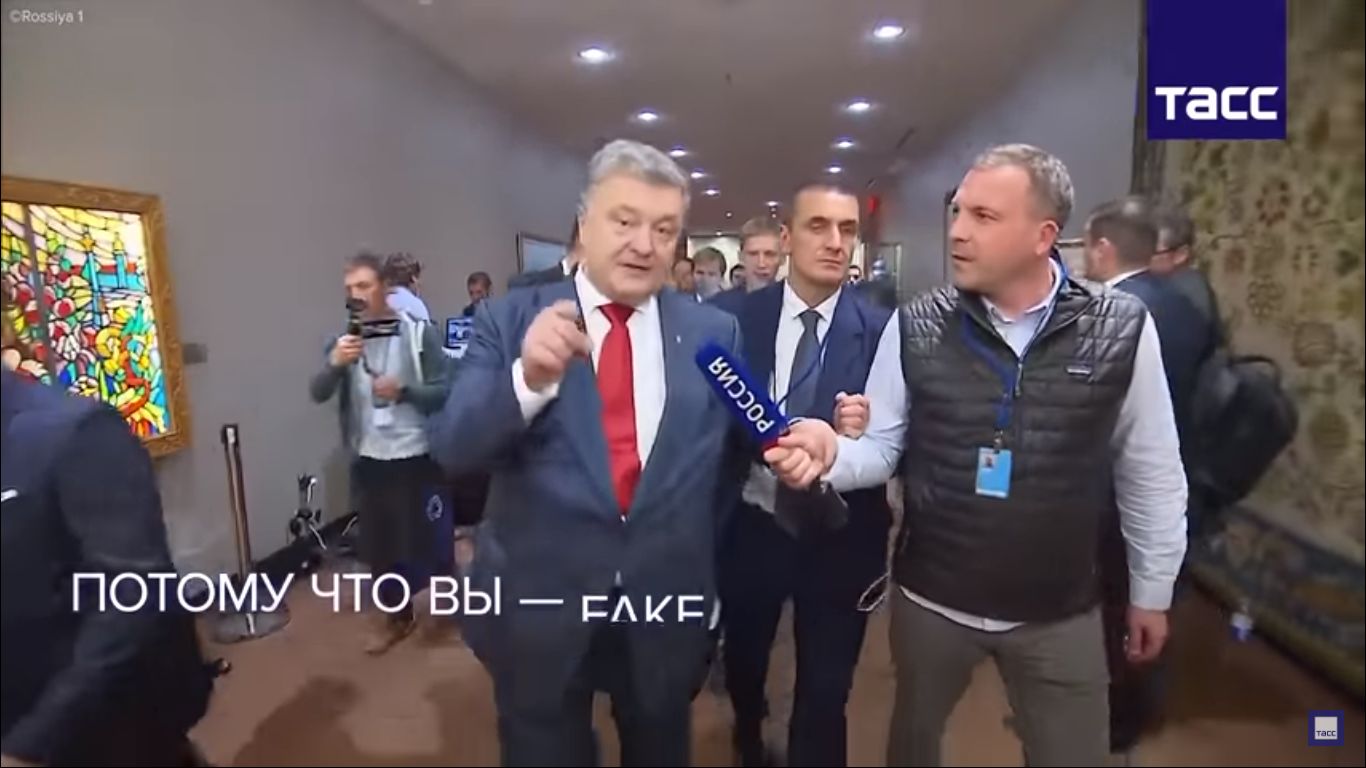 «Ви фейк!»: Порошенко відмовився говорити з каналом «Россия» (відео)