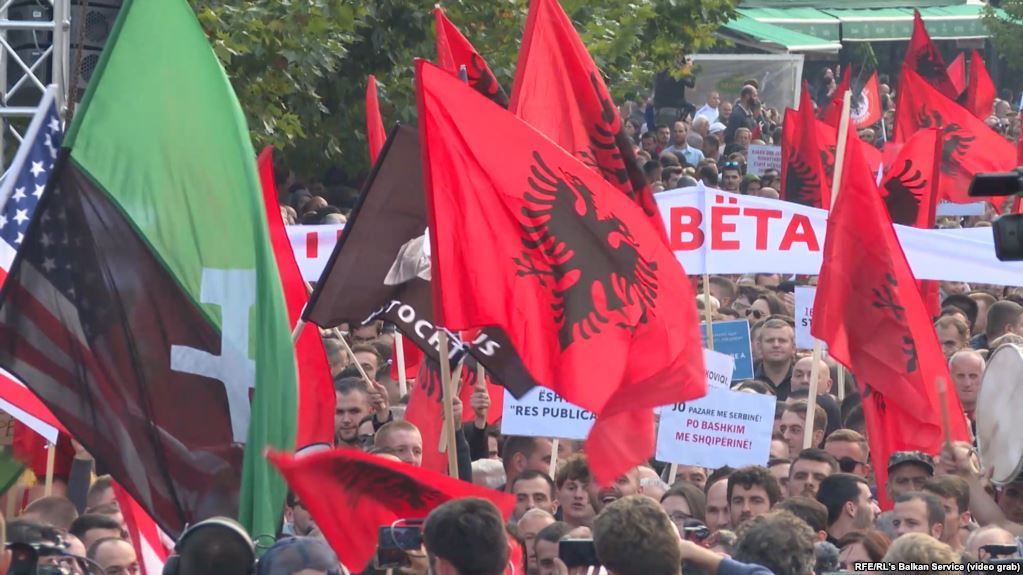 Сербія привела війська в бойову готовність через протести у Косові