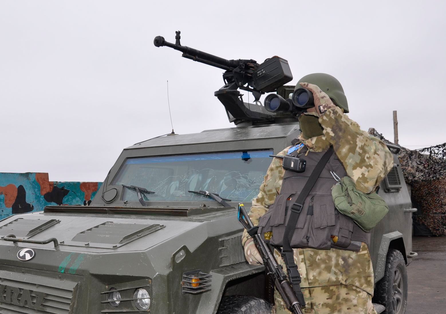 На блокпосту в Мар’їнці прикордоннику випекли око російською лазерною зброєю