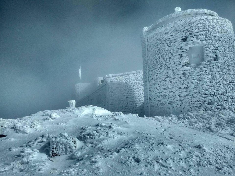 На горі Піп Іван випало півметра снігу