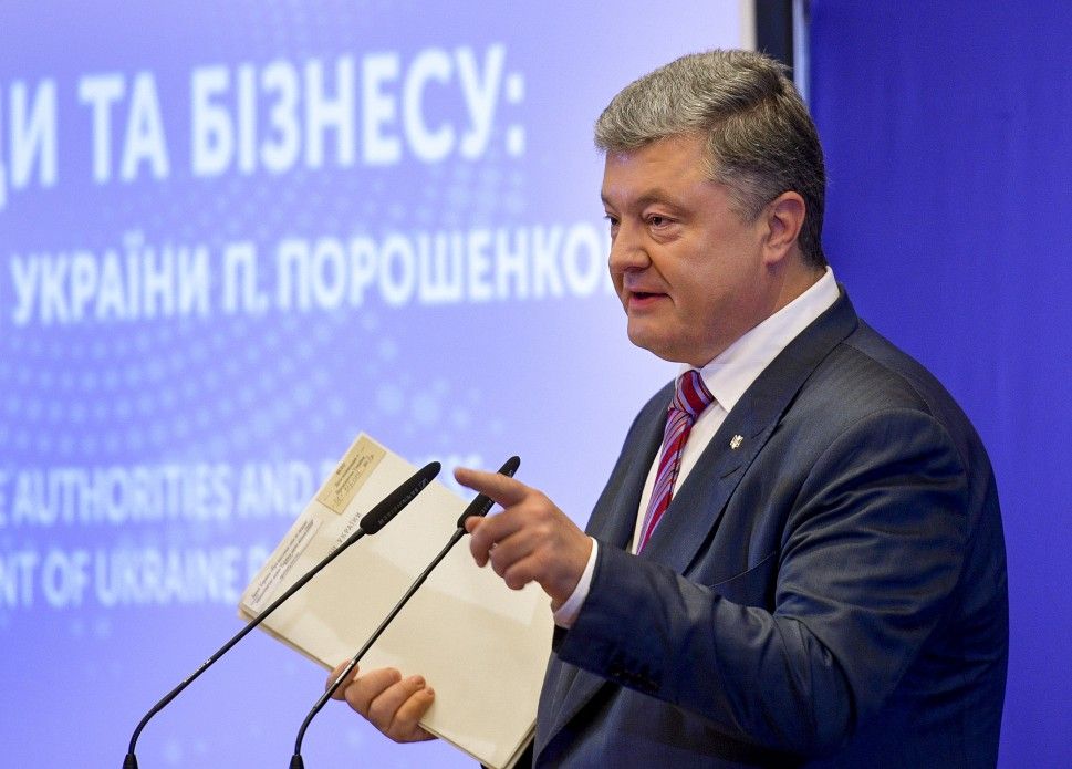 Порошенко натякнув, хто винен у подорожчанні газу: «Шерше ля фам»