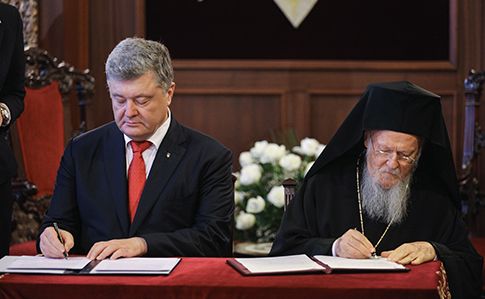 Порошенко і Варфоломій підписали угоду про співпрацю між Україною і Вселенським патріархатом
