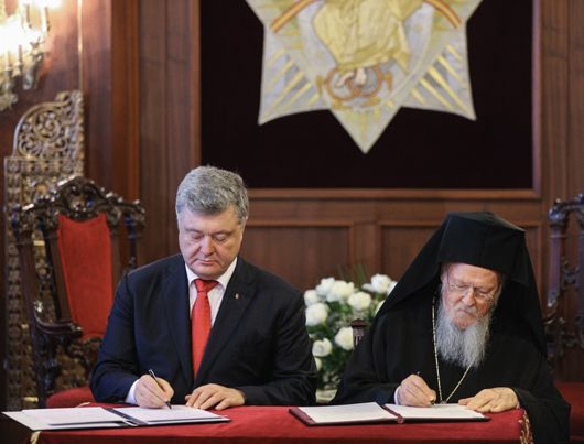 Порошенко у Туреччині підписав iз патріархом Варфоломієм угоду про співпрацю