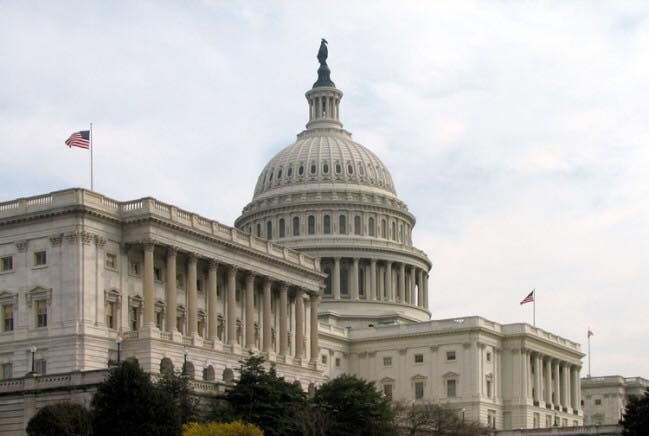 Вибори у США: республіканці втрачають більшість в Палаті представників та зберігають її в Сенаті