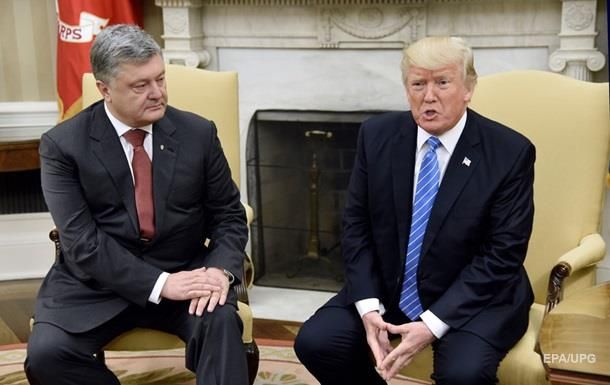 Порошенко мав коротку зустріч з Трампом у Парижі