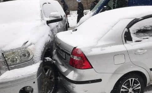 За добу в Україні сталося понад тисячу аварій