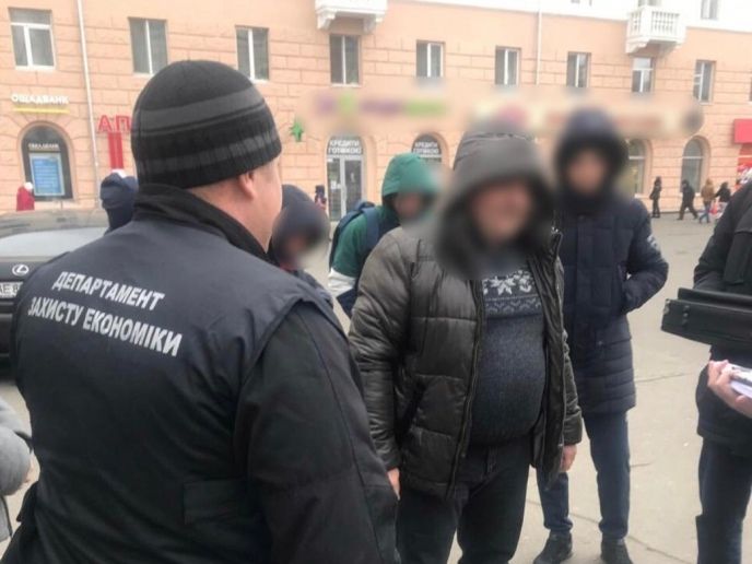 У Дніпрі спіймали підполковника податкової на хабарі в $7 тисяч