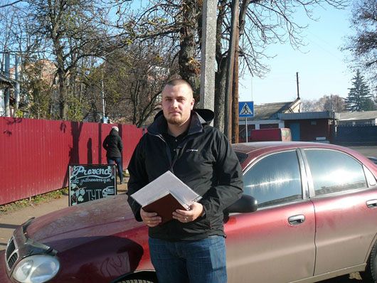 Підприємець та активіст виграв суд у Служби автомобільних доріг Полтавщини щодо ям