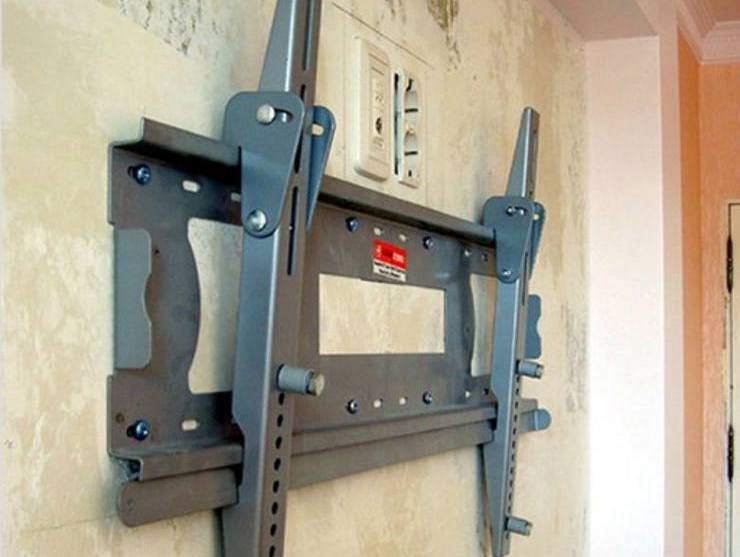 Екс-заступника голови Київської ОДА Юрія Денисенка звинувачують у крадіжці телевізора
